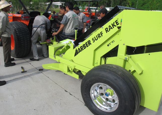 Xe dọn rác bãi biển - Xu hướng vệ sinh mặt biển hiệu quả cao