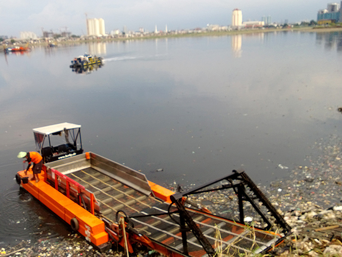 Giới thiệu thiết bị vớt rác trên sông Berky