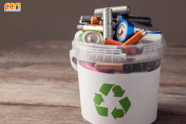 Pin thuộc loại rác thải nào? Cách xử lý rác thải pin