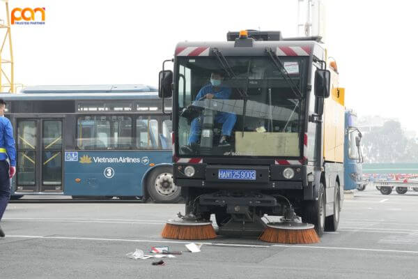 Đặc điểm và tính năng của xe quét rác chuyên dụng cho sân bay