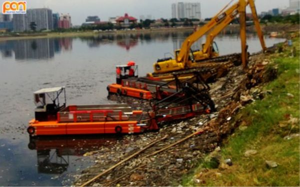 Máy thu gom rác trên mặt nước - Xu hướng công nghệ hiện đại