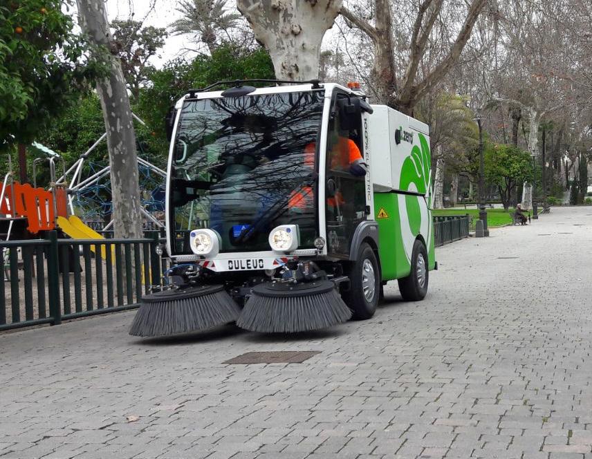 Xe quét đường điện vs. xe chạy dầu — Đâu là lựa chọn tối ưu cho 2026?